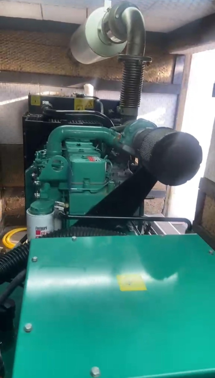 Gerador de Energia Cummins 65 kVA ano 2013