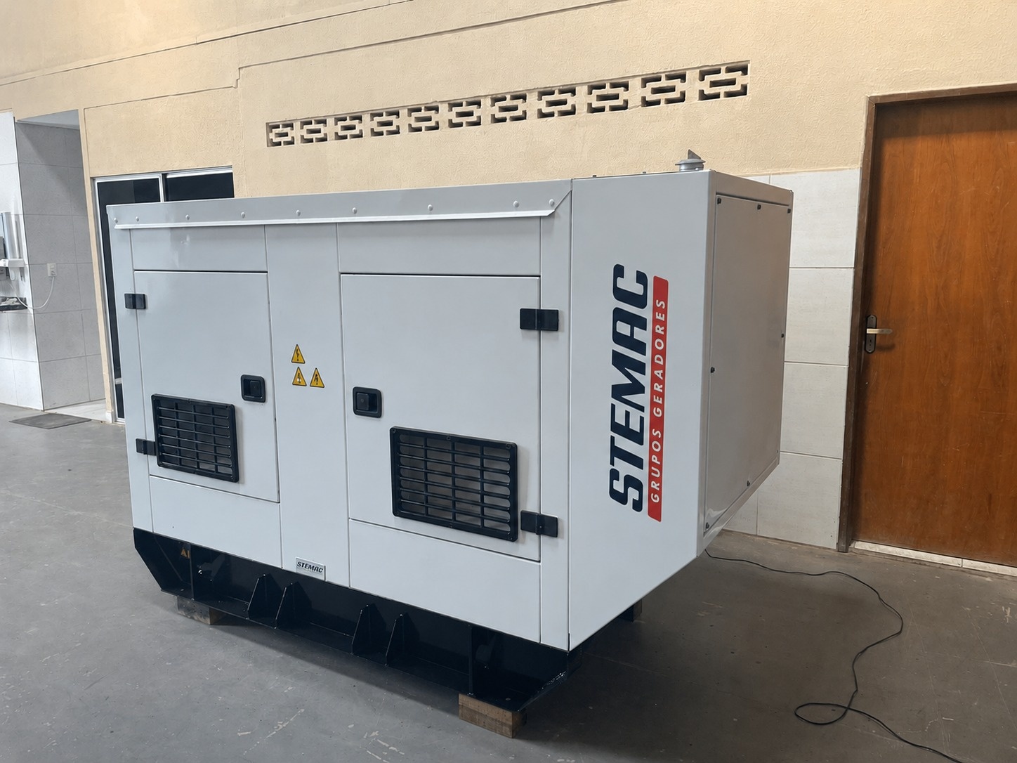 Gerador de Energia STEMAC 75 KVA ano 2014