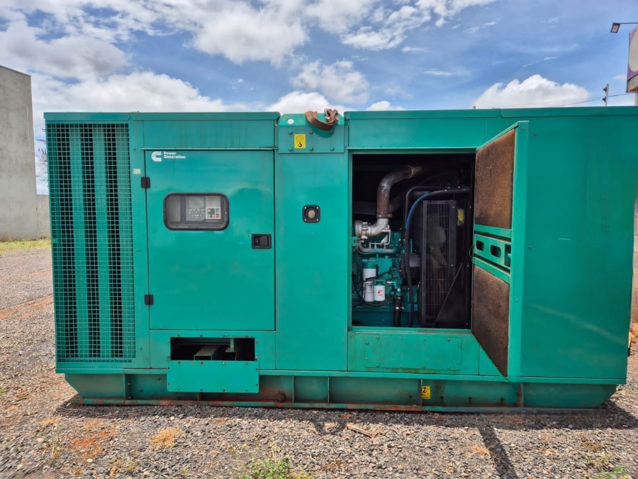 Gerador de Energia Cummins 375 kVA ano 2014