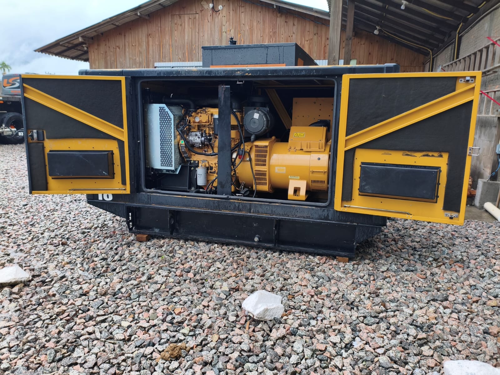 Gerador de Energia Olympian 125 kVA ano 2011