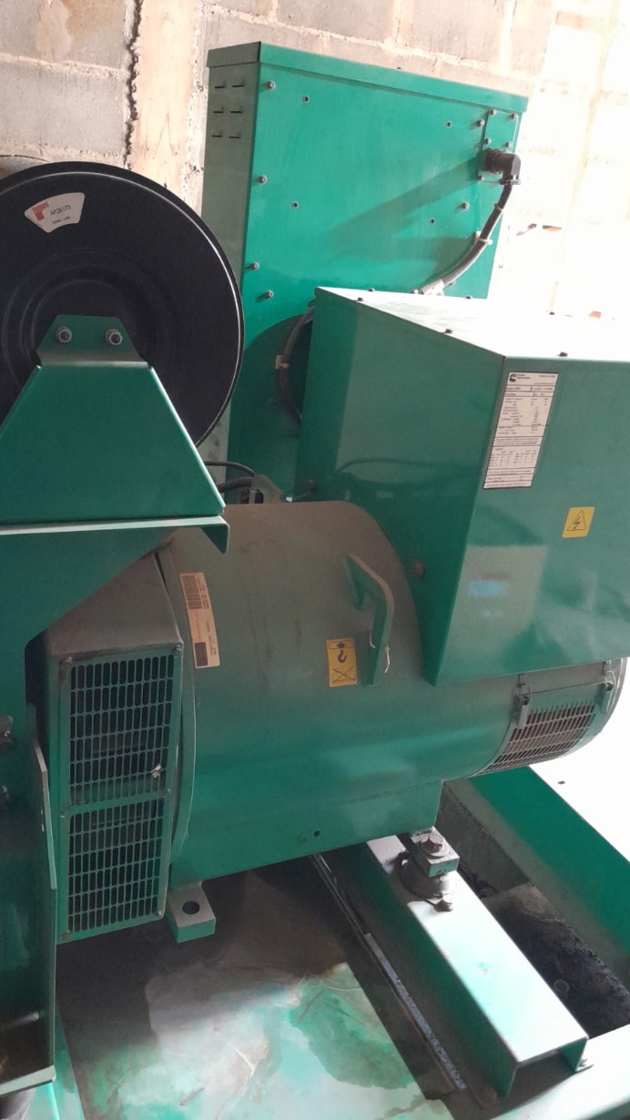 Gerador de Energia Cummins 375 kVA ano 2013