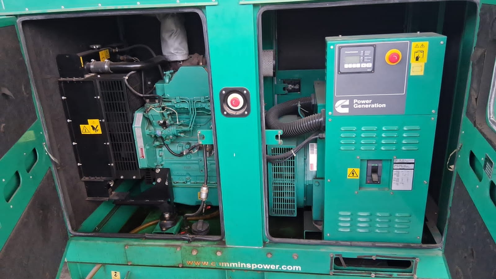 Gerador de Energia Cummins 100 kVA ano 2012