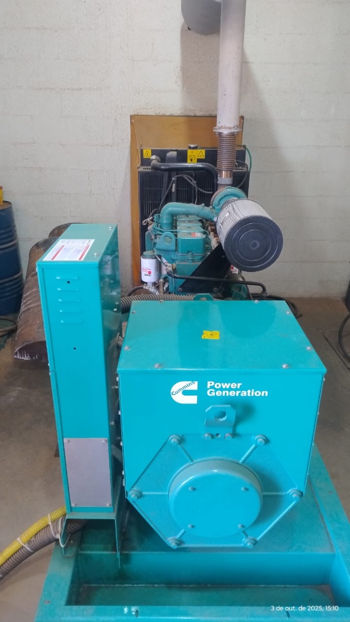 Gerador de Energia Cummins 140 kVA ano 2012