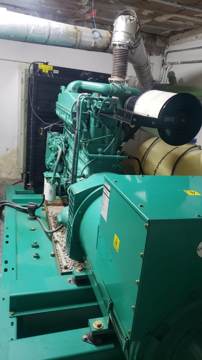 Gerador de Energia Cummins 450 kVA ano 2011