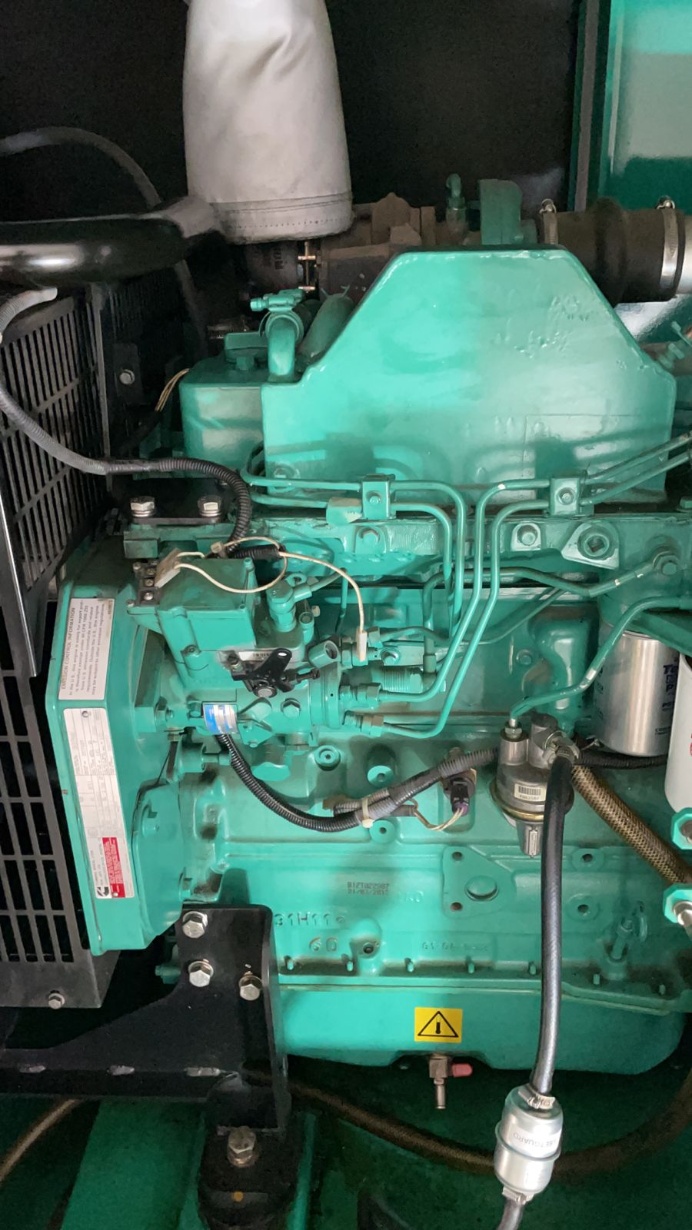 Gerador de Energia Cummins 100 kVA ano 2012