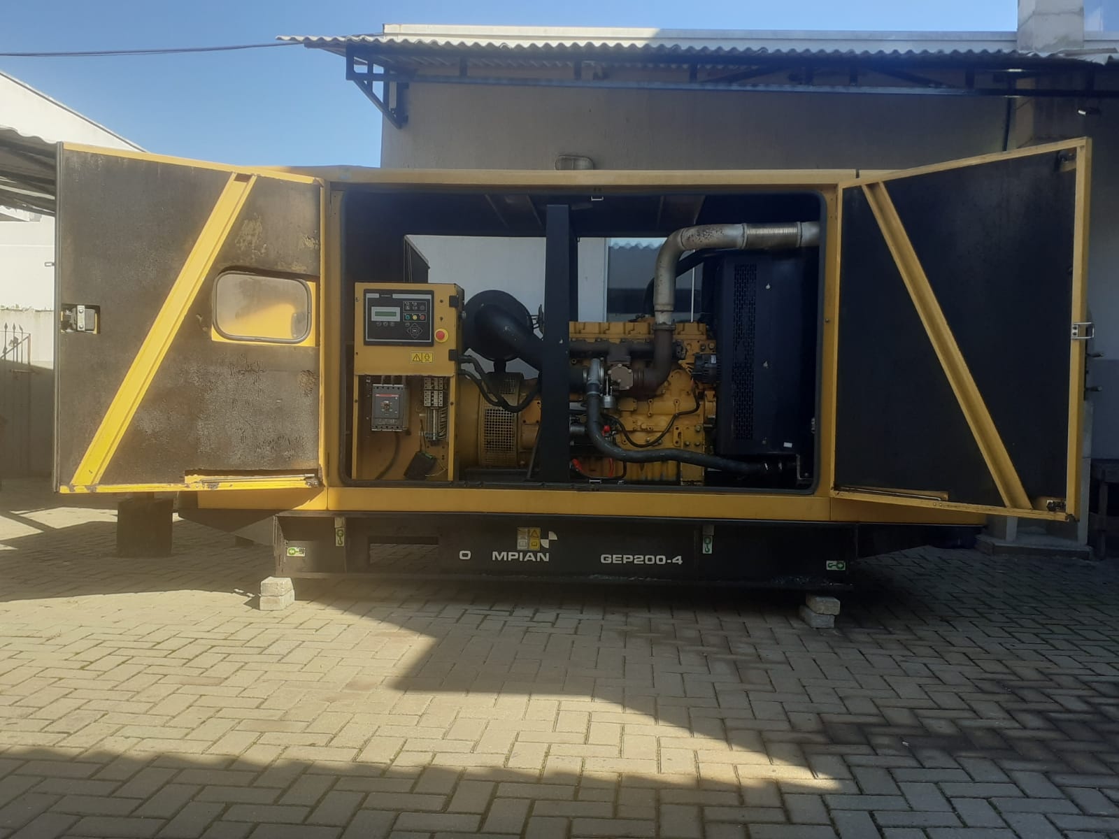 Gerador de Energia Olympian 220 kVA