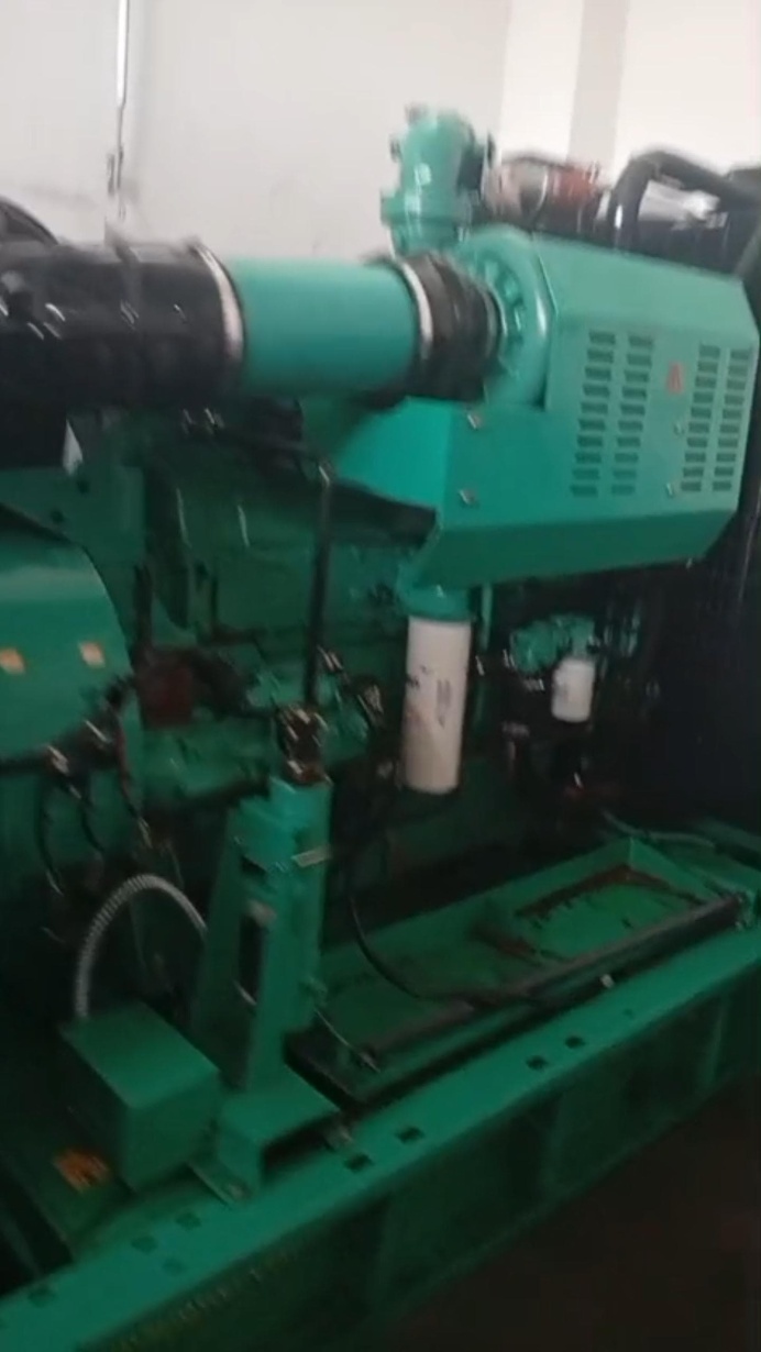 Gerador de Energia Cummins 625 kVA ano 2015