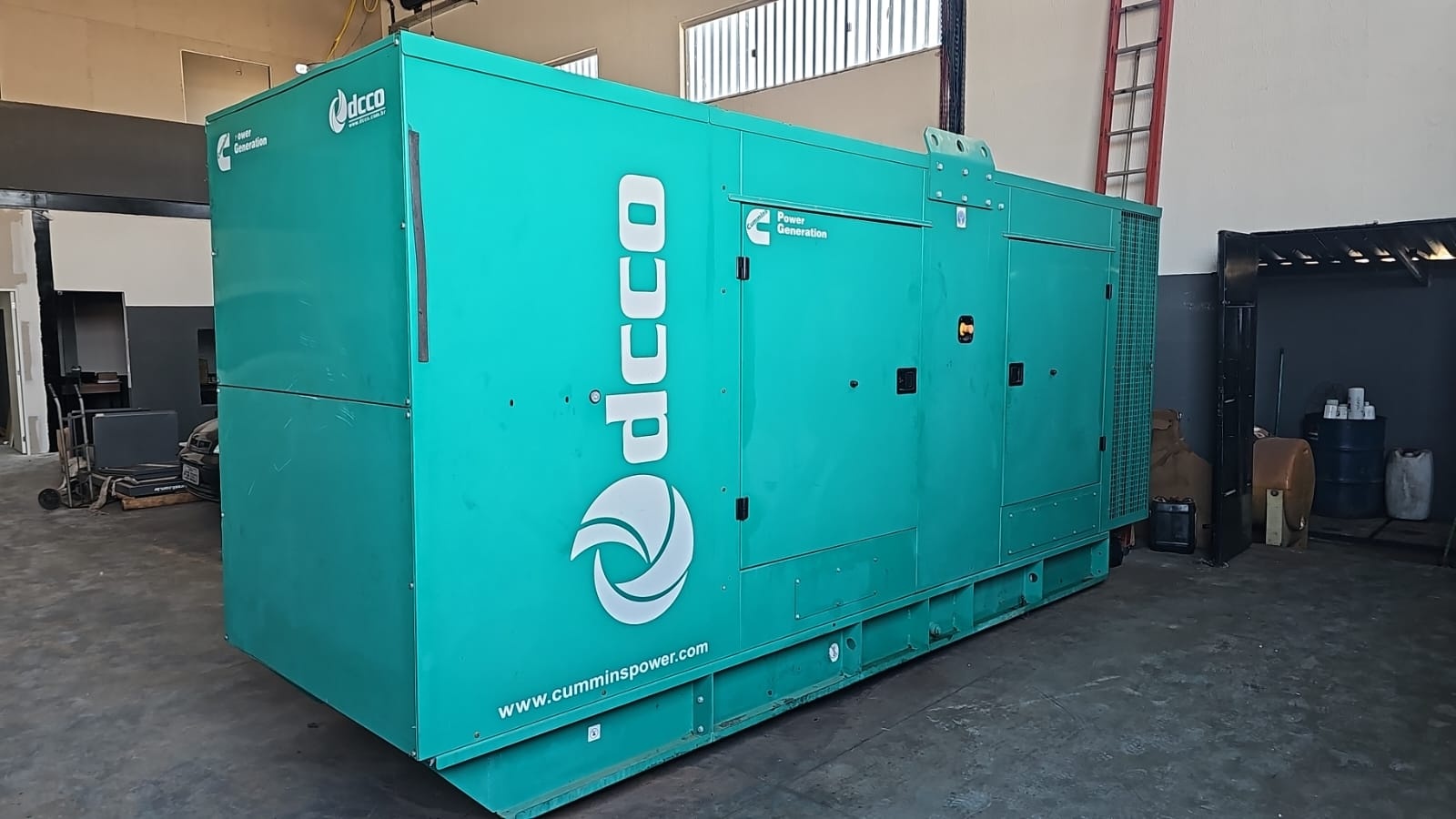 Gerador de Energia Cummins 500 kVA ano 2021