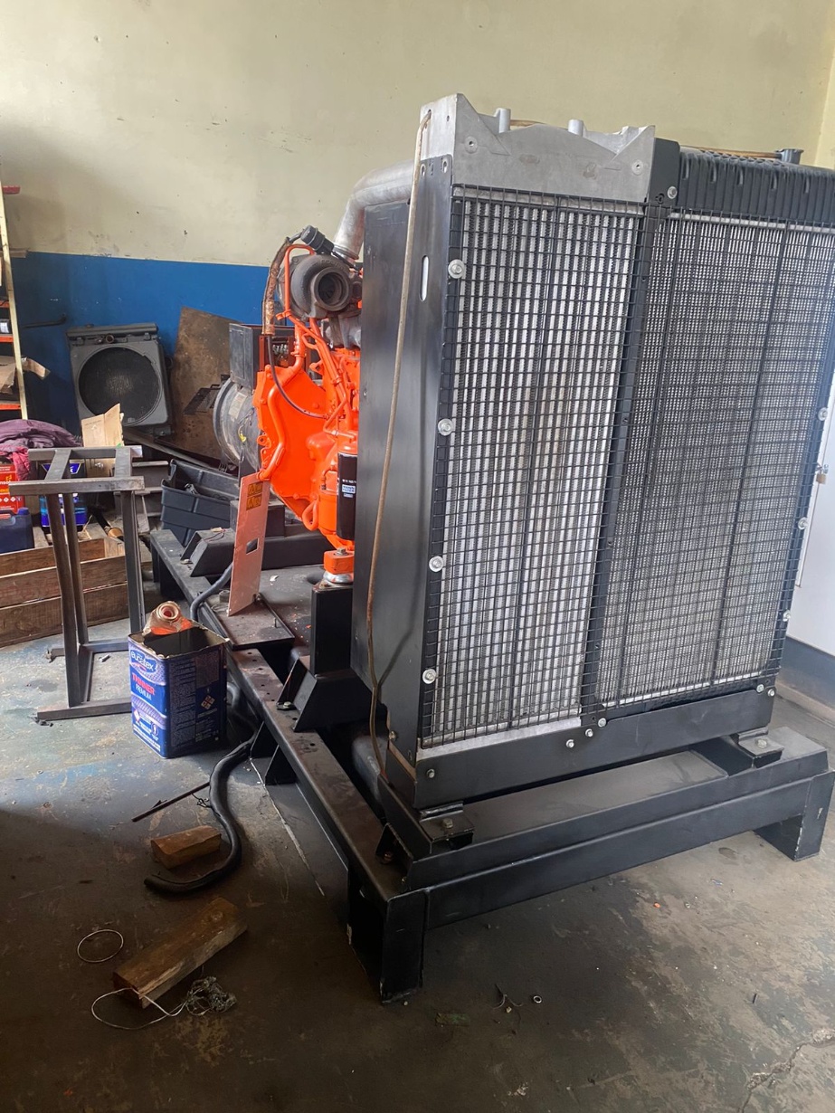 Gerador de Energia STEMAC 300 kVA ano 2013