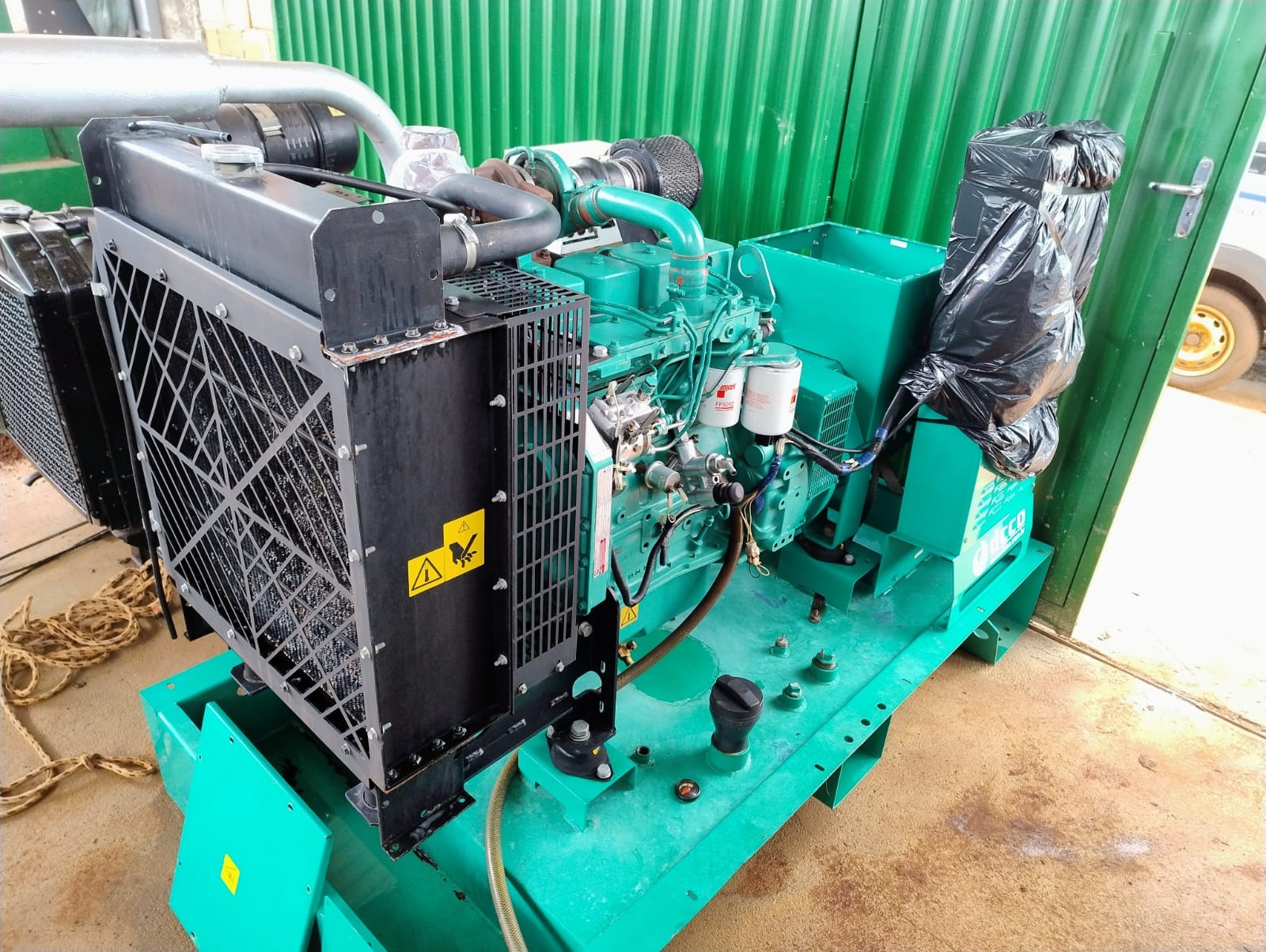 Gerador de Energia Cummins 80 kVA ano 2012