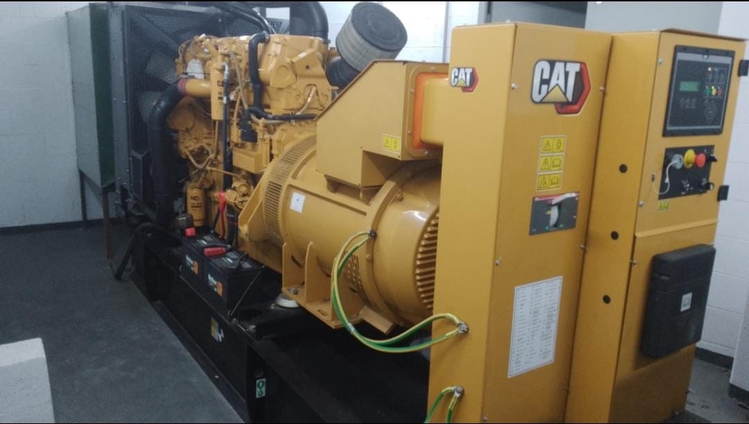 Gerador de Energia Caterpillar 500 kVA ano 2020