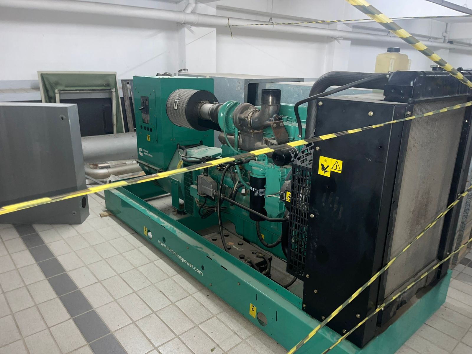 Gerador de Energia Cummins 200 kVA ano 2010