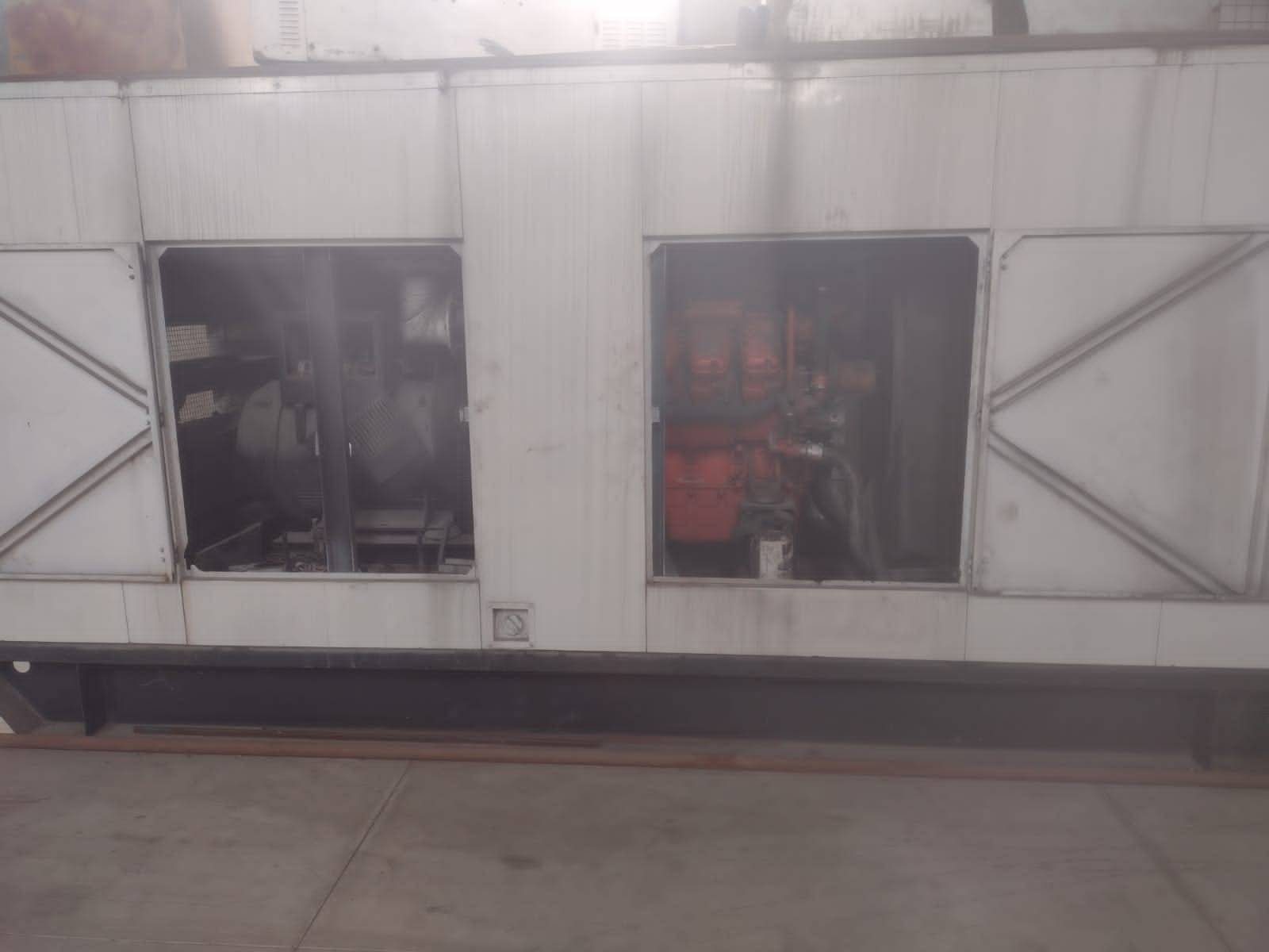 Gerador de Energia STEMAC 700 kVA ano 2010