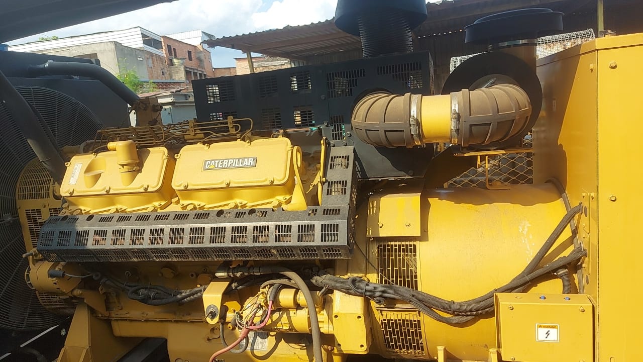 Gerador de Energia Caterpillar 700 kVA ano 2000