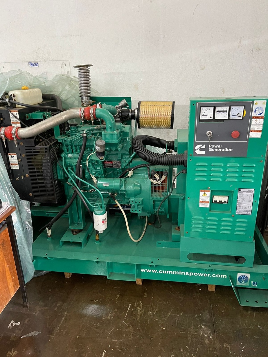 Gerador de Energia Cummins 65 kVA ano 2021