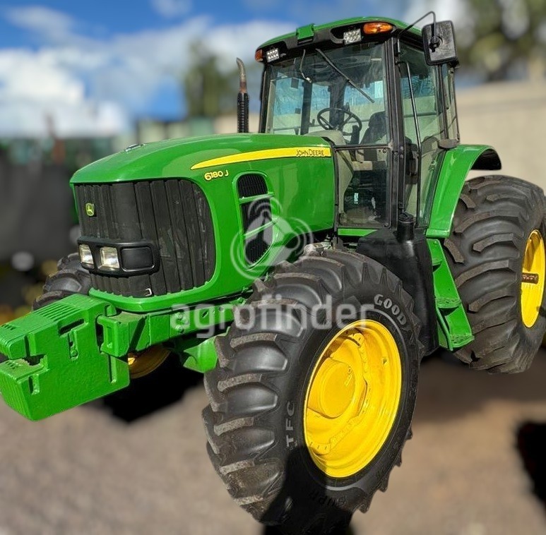 Trator John Deere 6180J ano 2013