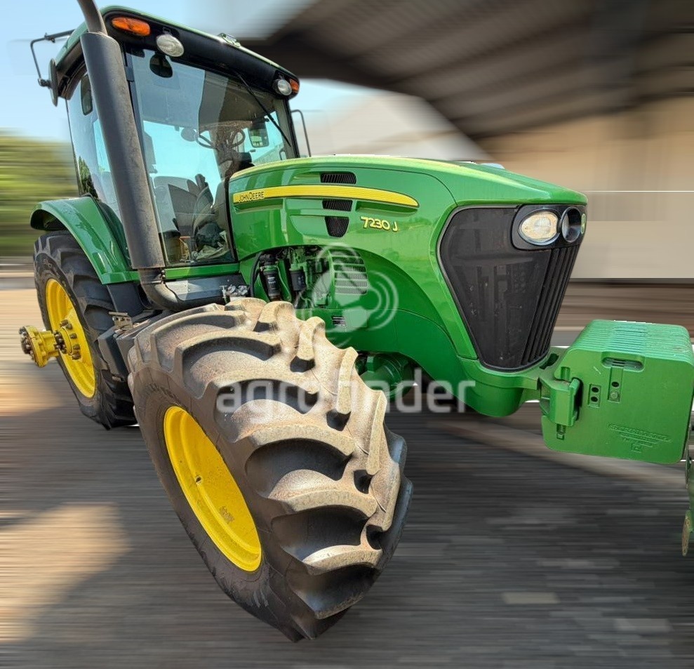 Trator John Deere 7230 J ano 2023