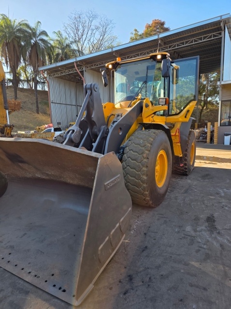 Pá Carregadeira Volvo L90F ano 2022