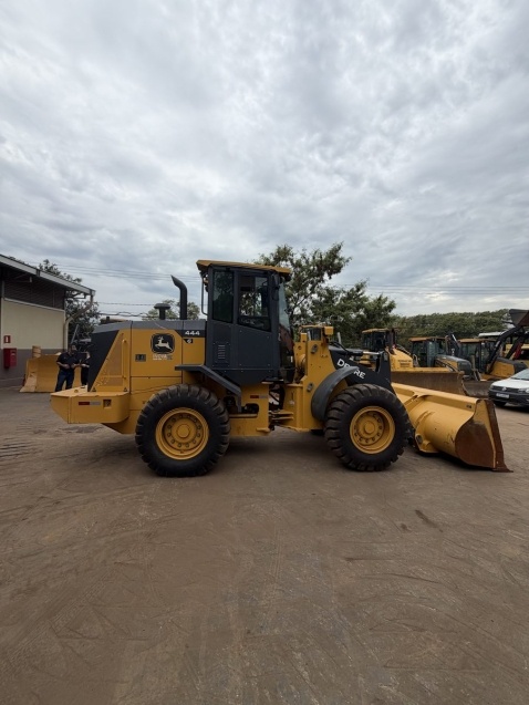 Pá Carregadeira John Deere 444G ano 2024