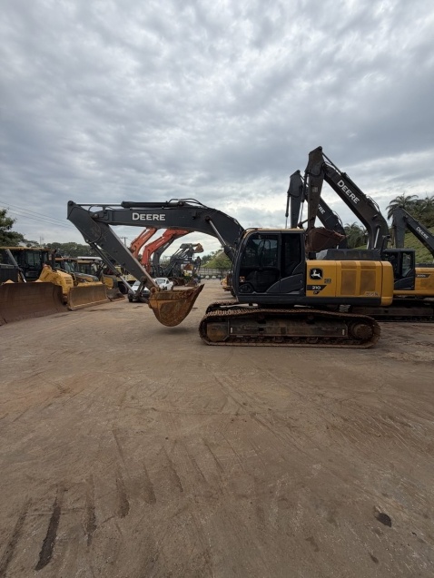 Escavadeira John Deere 210 P-Tier ano 2024
