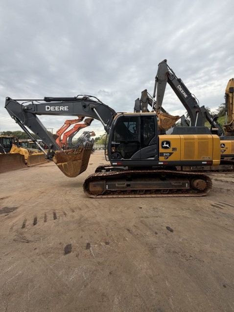 Escavadeira John Deere 210 P-Tier ano 2024