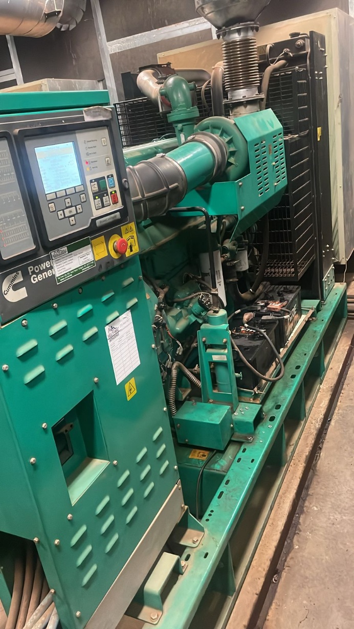 Gerador de Energia Cummins 625 kVA ano 2012