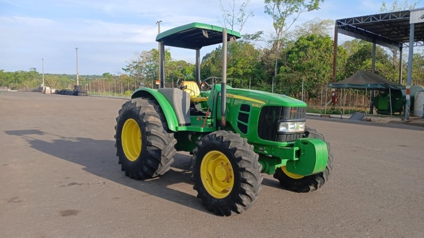Trator John Deere 6125J ano 2023