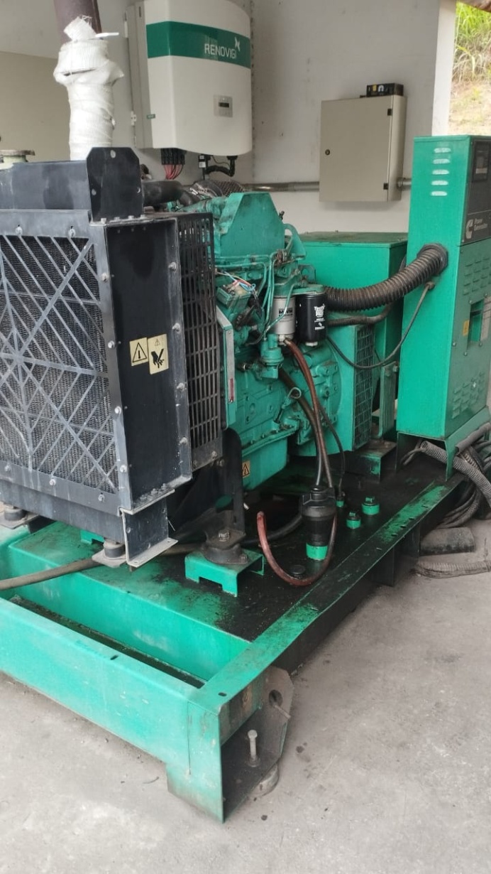 Gerador de Energia Cummins 100 kVA ano 2012