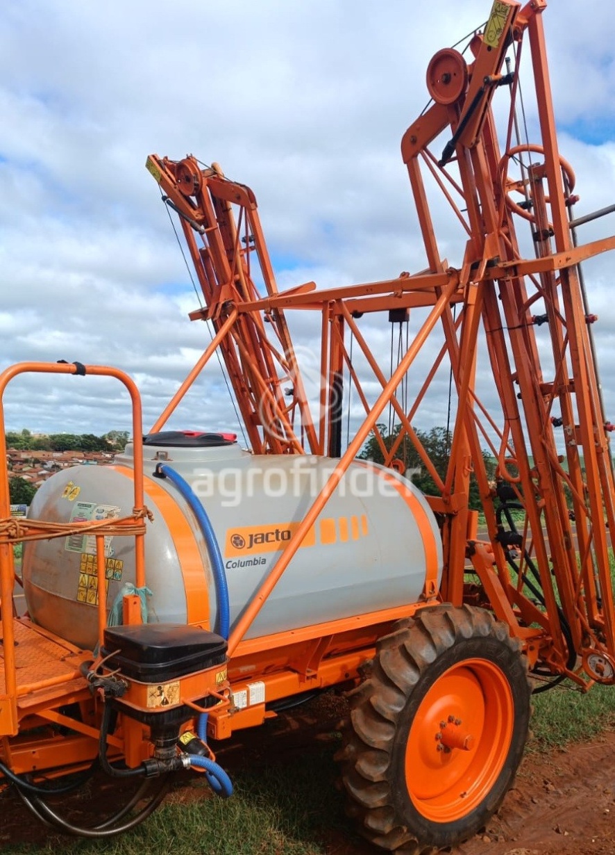 Pulverizador Jacto Columbia ano 2014