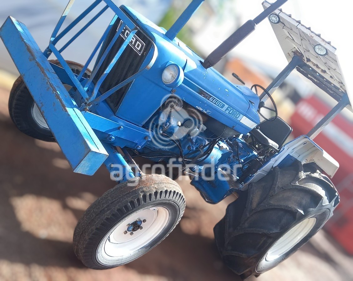 Trator Ford 6600 ano 1983