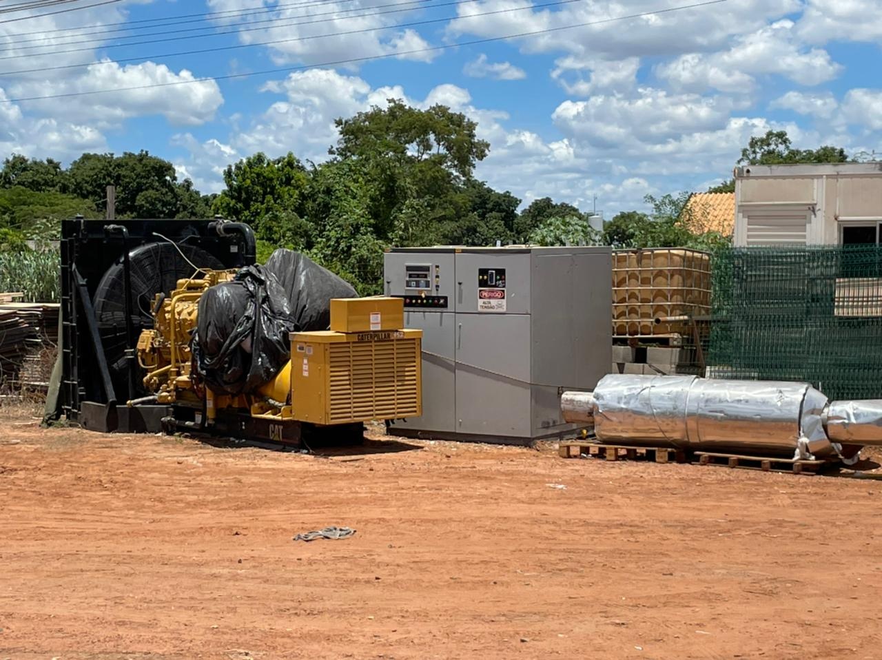 Gerador de Energia Caterpillar 700 kVA ano 2002
