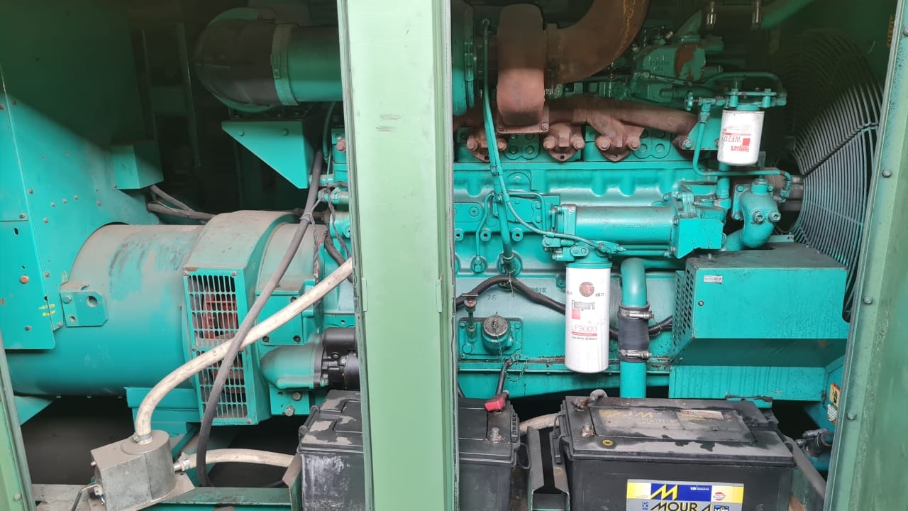 Gerador de Energia Cummins 450 kVA ano 2001