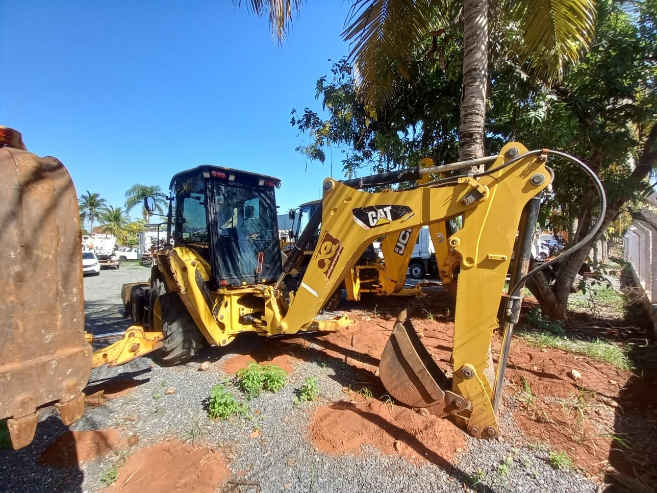 Retroescavadeira Caterpillar 416 F2 ano 2018