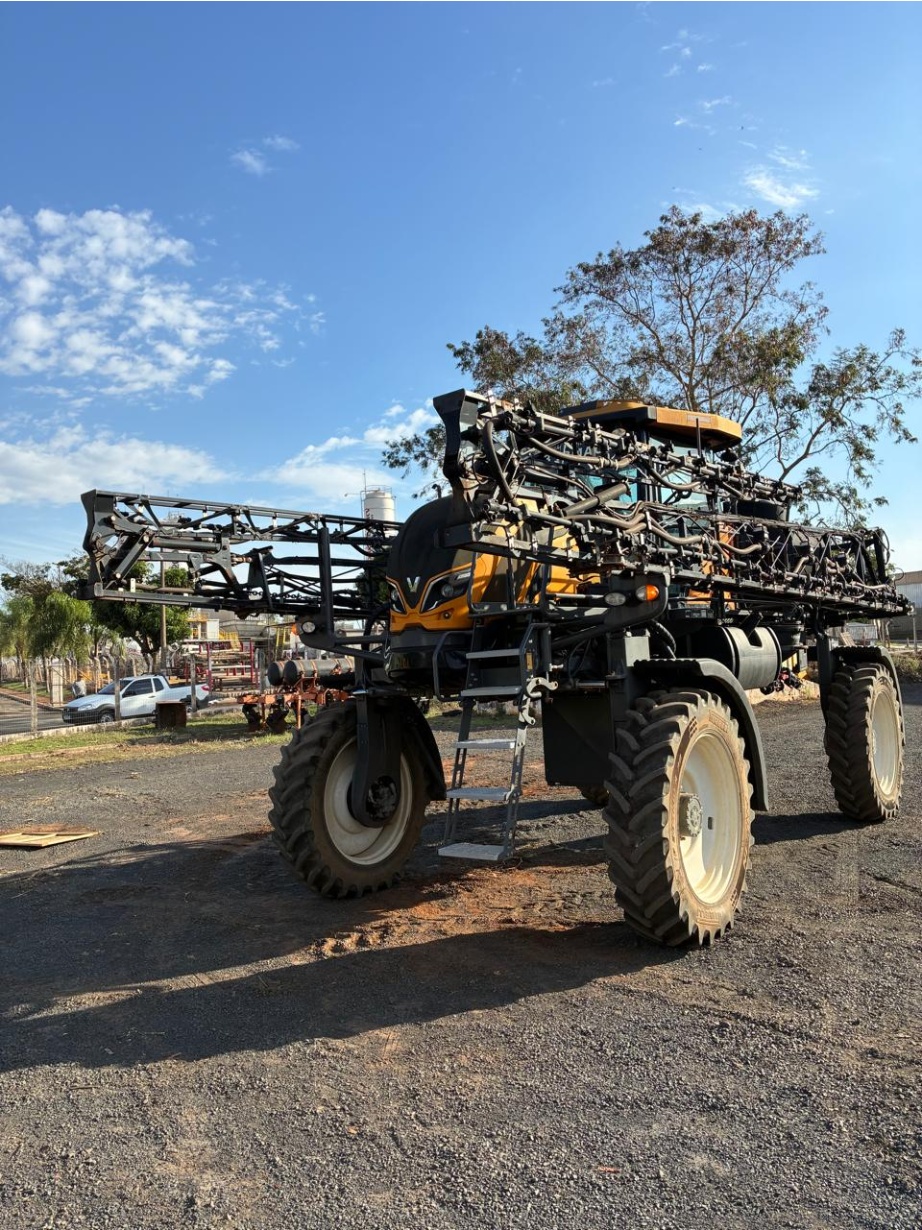 Pulverizador Autopropelido Valtra BS2225H ano 2021