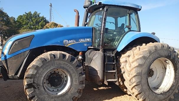 Trator New Holland T8.270 ano 2014