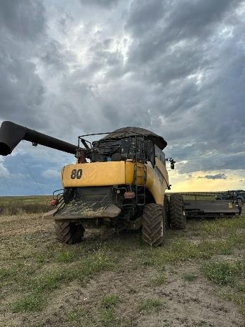 Colheitadeira New Holland CR 9060 ano 2014