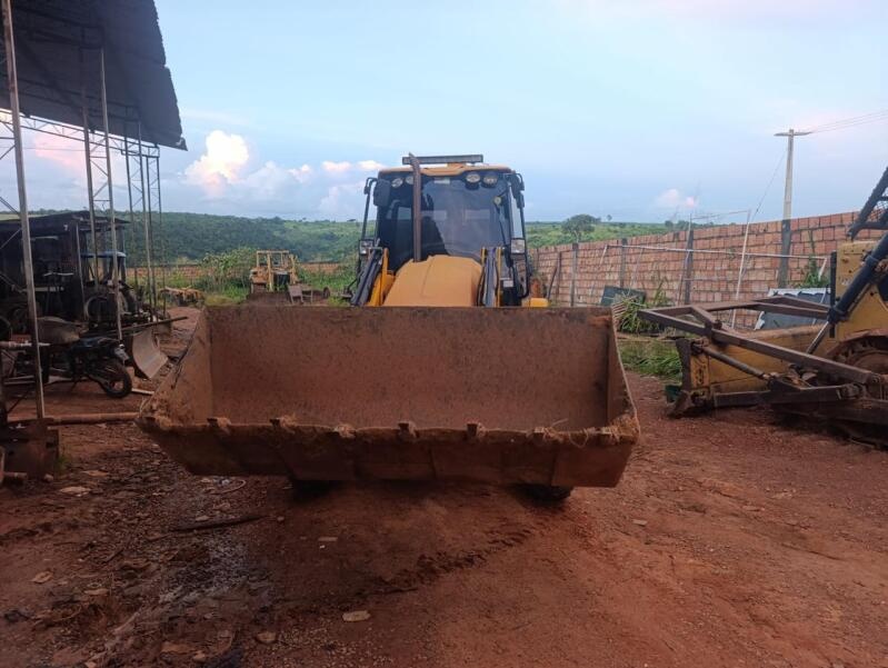 Retroescavadeira JCB 3CX ano 2022