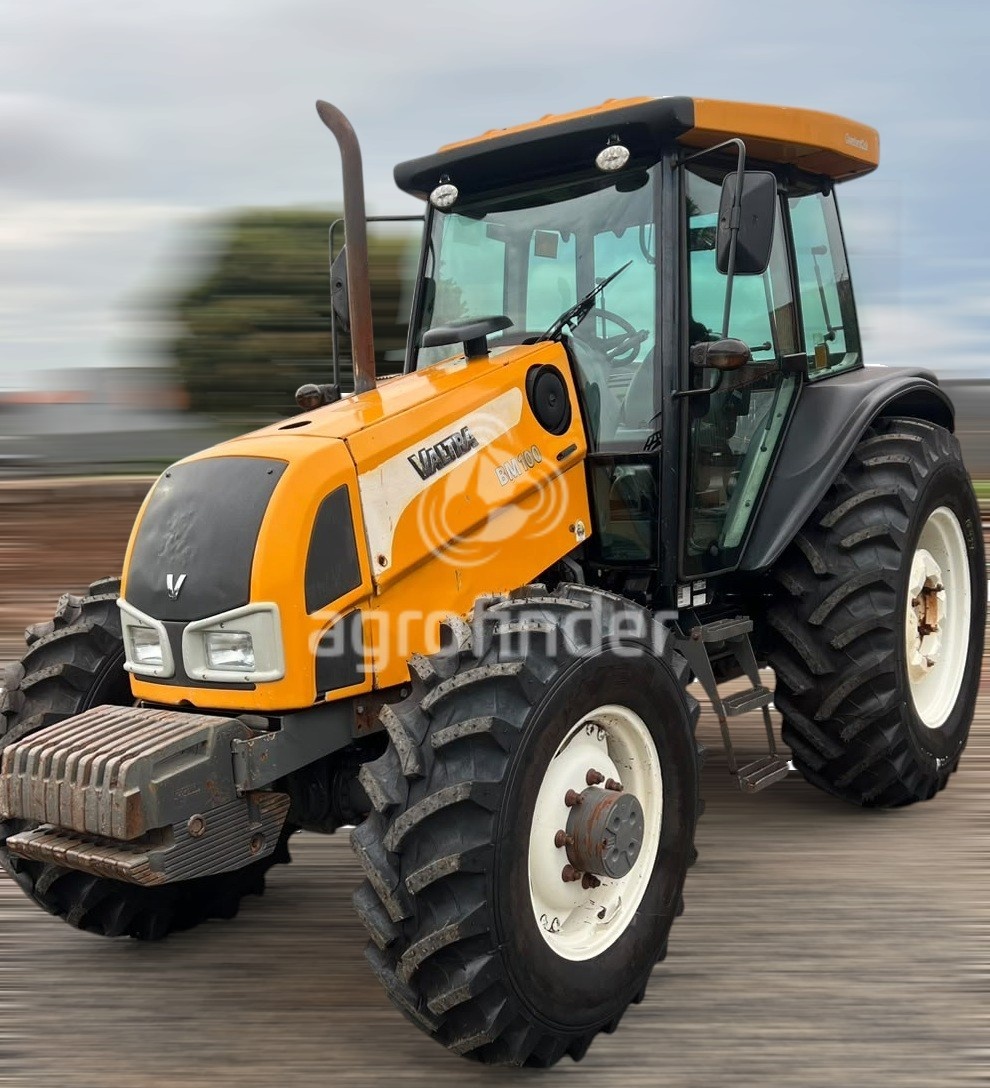 Trator Valtra BM 100 ano 2013