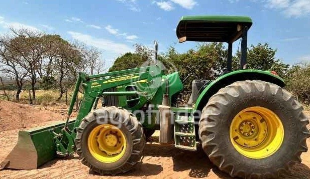 Trator John Deere 6125 J ano 2021