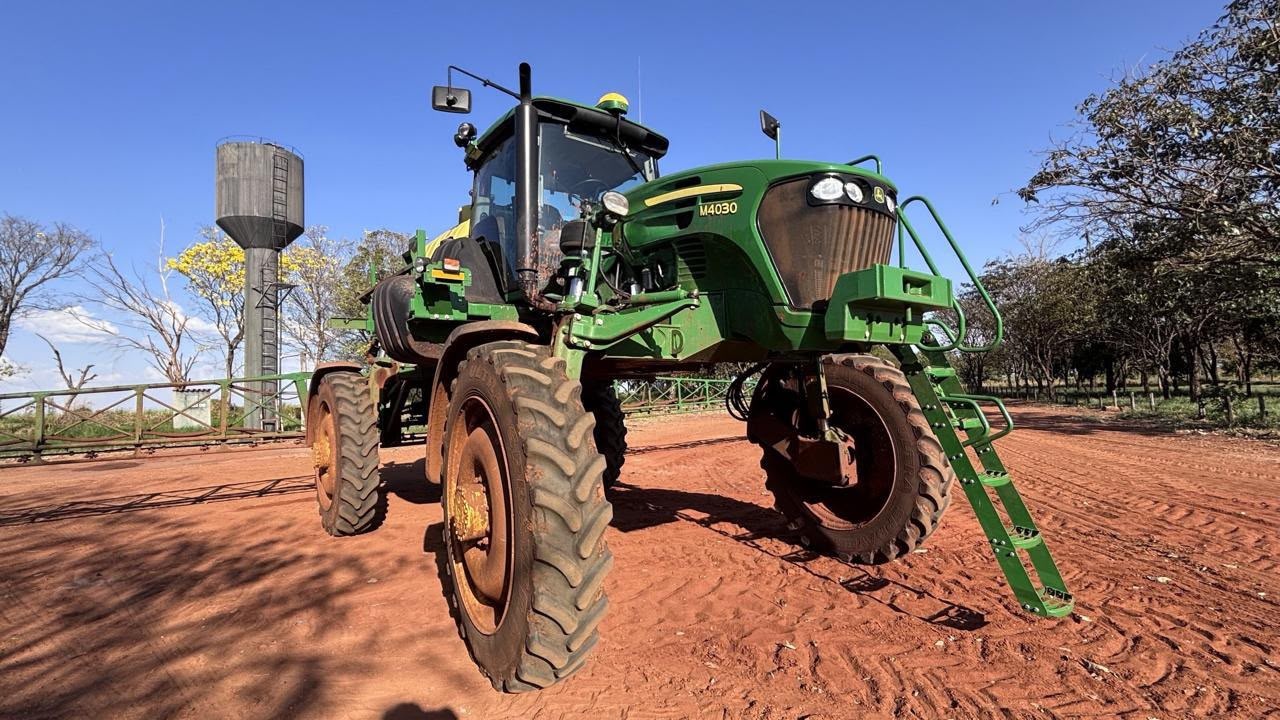 Pulverizador Autopropelido John Deere M4030 ano 2024
