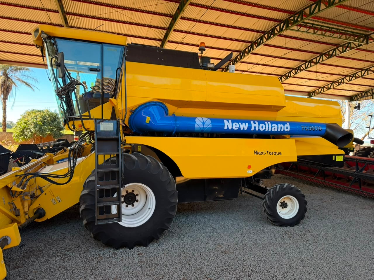 Colheitadeira New Holland TC 5070 ano 2013
