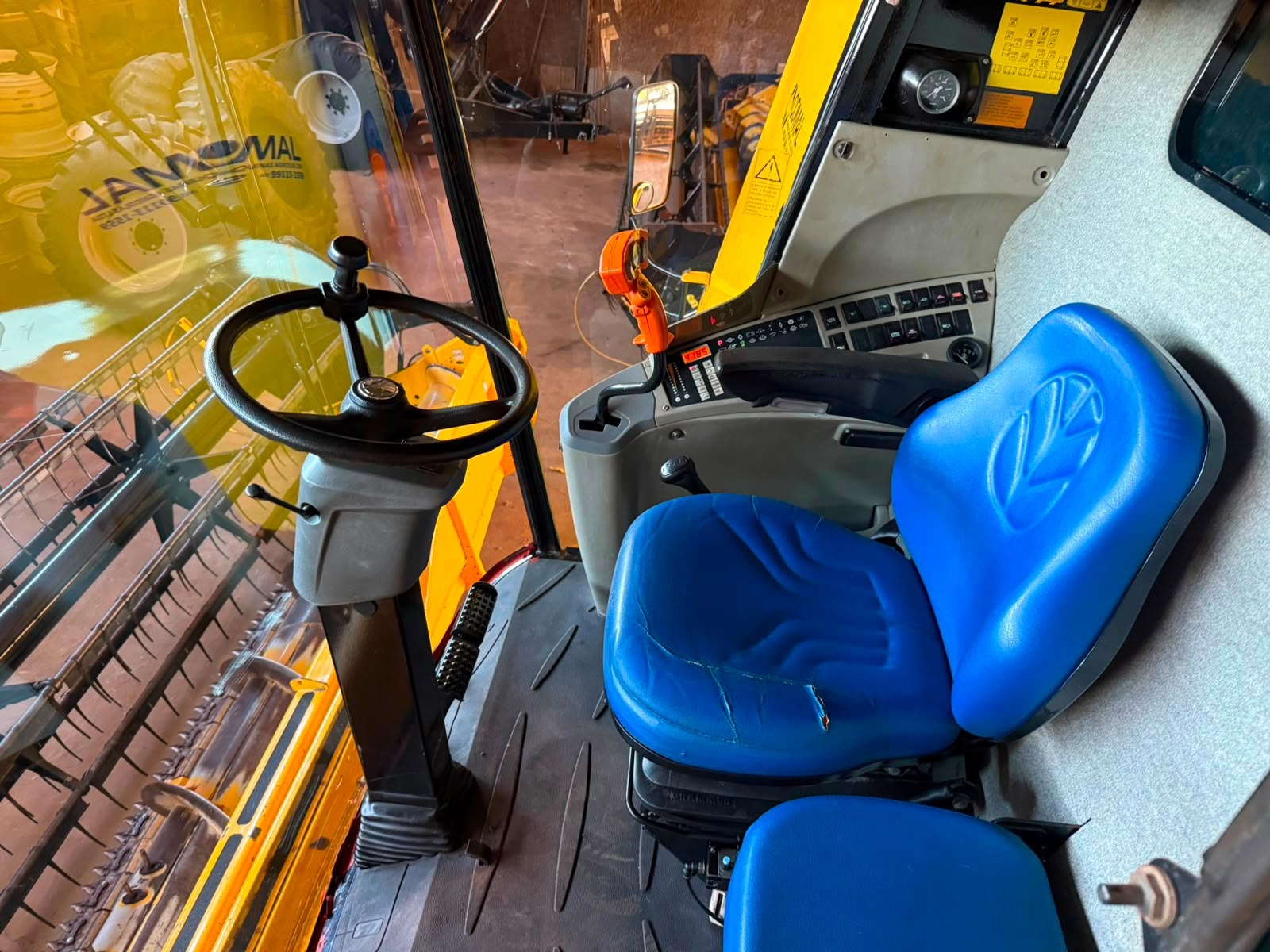 Colheitadeira New Holland TC 5090   ano 2011
