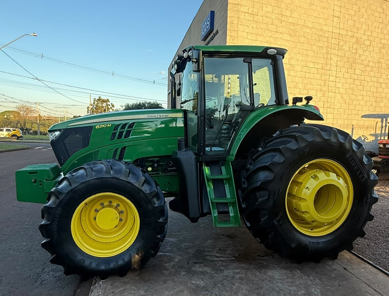 Trator John Deere 7200 J ano 2017