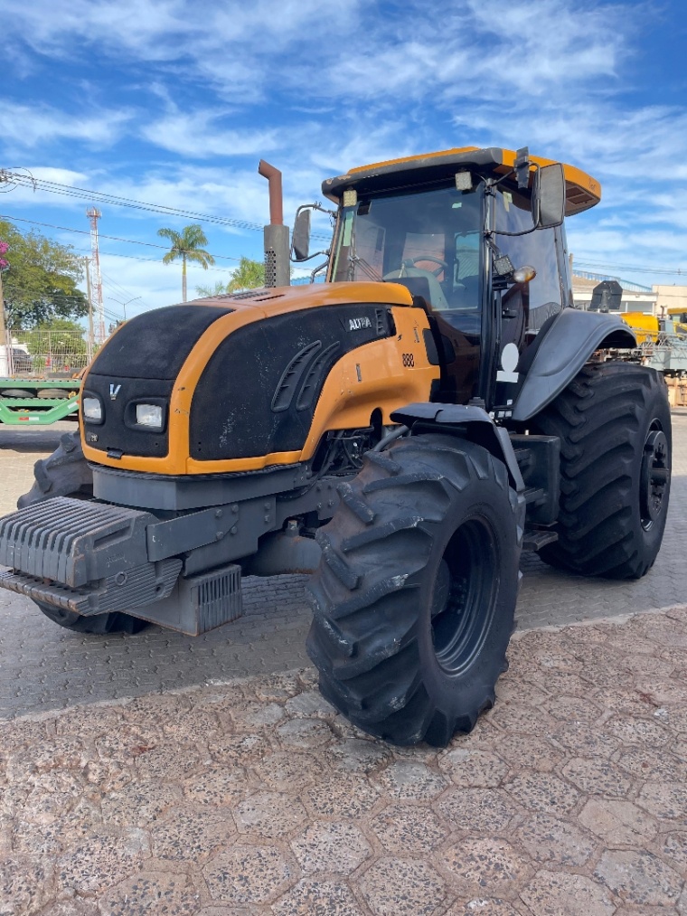 Trator Valtra BT 210 ano 2013