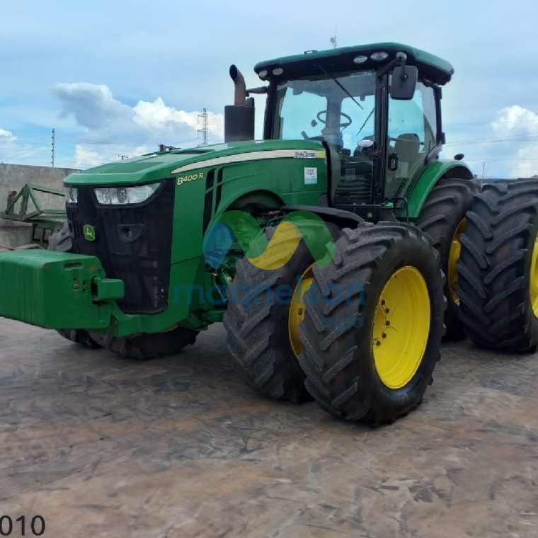 Trator John Deere 8400R ano 2022