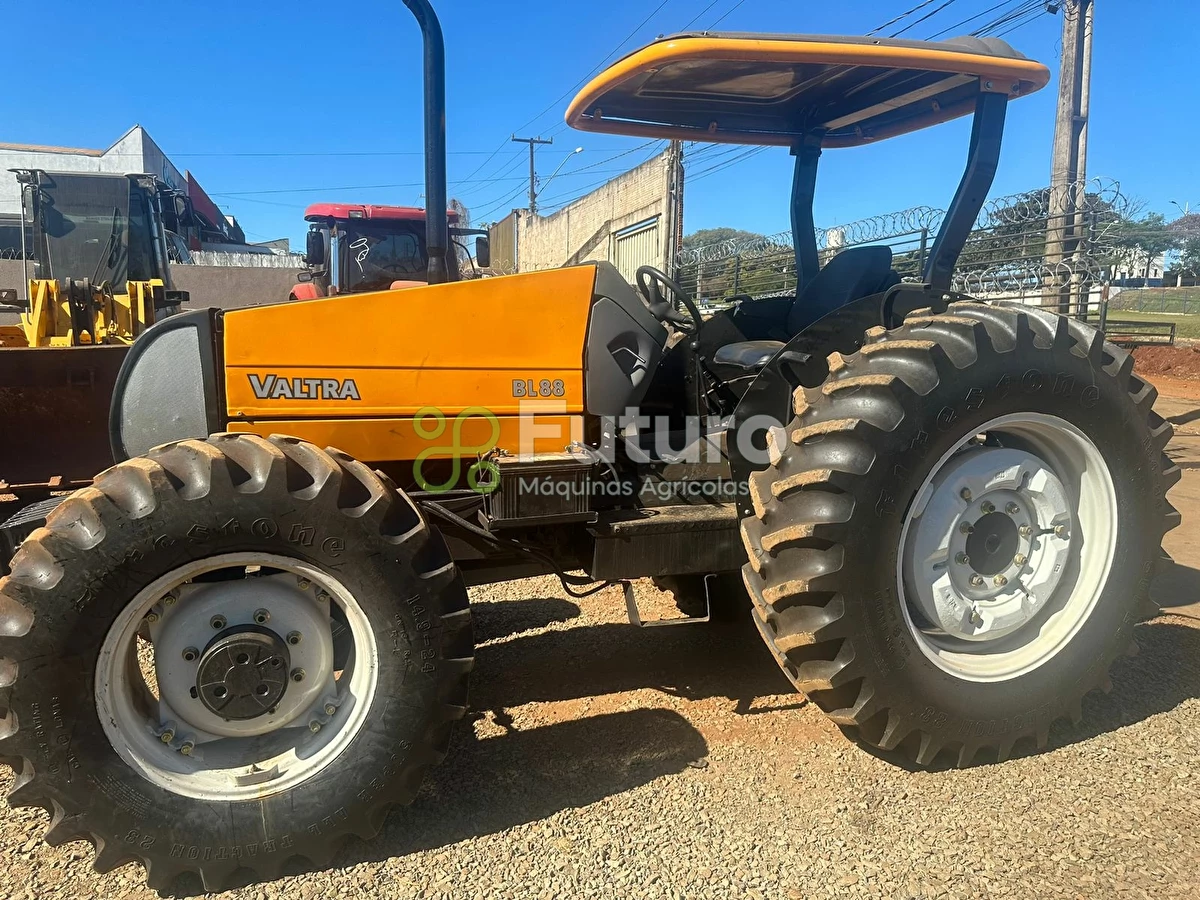 Trator Valtra BL 88 ano 2008