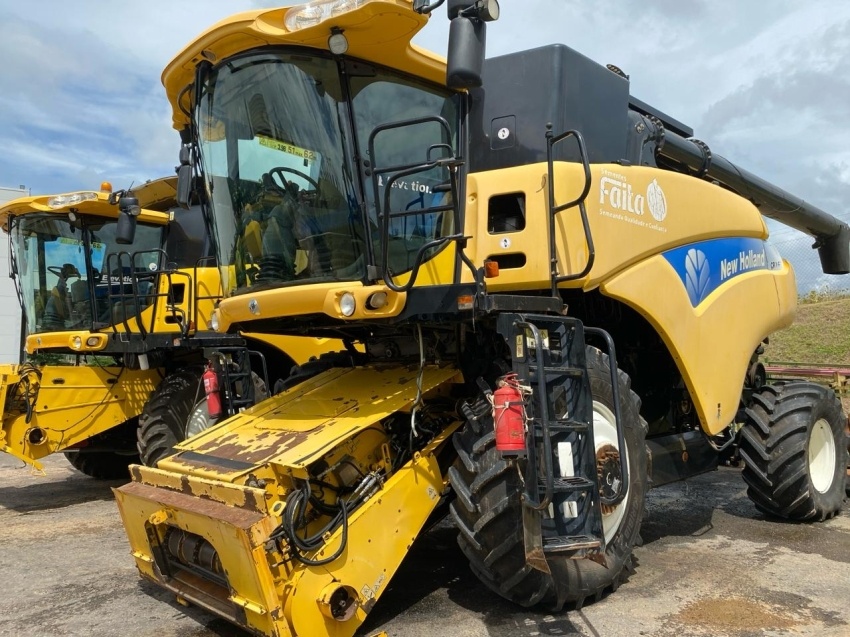 Colheitadeira New Holland CR 9060 ano 2011