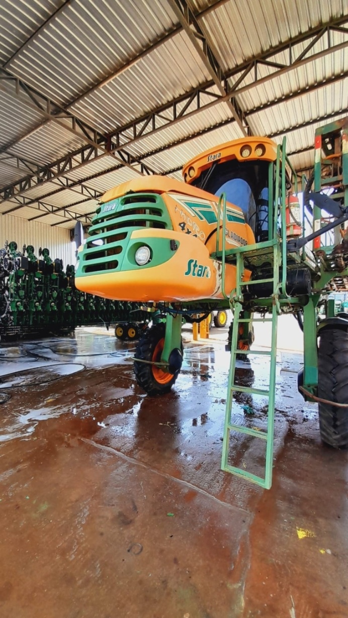 Pulverizador Autopropelido Stara Gladiador 2700 ano 2013