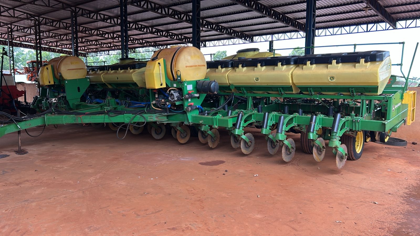 Plantadeira John Deere 2130 ano 2014