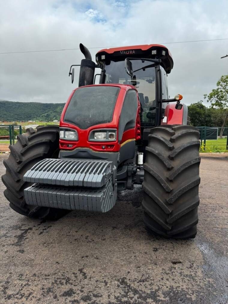 Trator Valtra S353 ano 2012